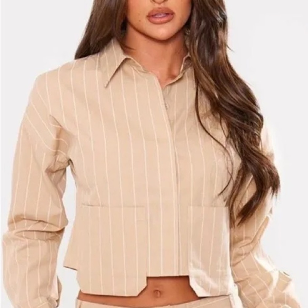 Prettylittlething STONE POPLIN PINSTRIPE POCKET DETAIL CROPPED SHIRT NWT 4 - Picture 3 of 11